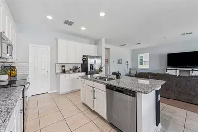 3047 Adams Cross Drive, Zephyrhills, FL 33540 - Photo 12