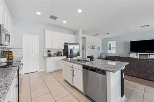 3047 Adams Cross Dr, Zephyrhills, FL 33540 - Photo 12