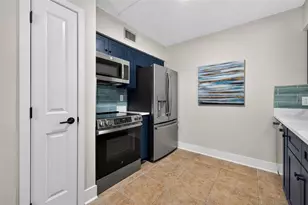 1190 Rue Des Chateaux, Saint Petersburg, FL 33707 - Photo 10