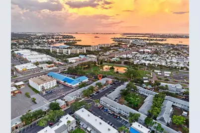 1190 Rue Des Chateaux #1A, Saint Petersburg, FL 33707 - Photo 20
