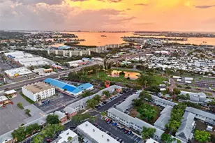 1190 Rue Des Chateaux, Saint Petersburg, FL 33707 - Photo 20
