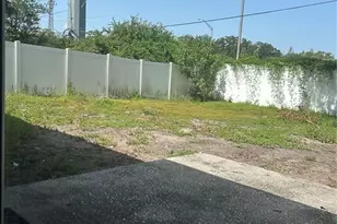 3330 Laurel Dale Dr, Tampa, FL 33618 - Photo 4