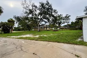 812 Tropical Dr, Bradenton, FL 34208 - Photo 6