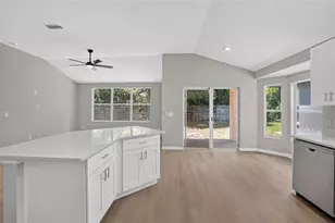 8536 Canterbury Lake Blvd, Tampa, FL 33619 - Photo 20