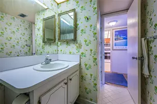 4750 Cove Cir, Saint Petersburg, FL 33708 - Photo 22