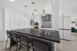 7566 20th St N, Saint Petersburg, FL 33702 - Photo 10