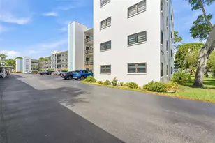 5980 80th St N, Saint Petersburg, FL 33709 - Photo 2