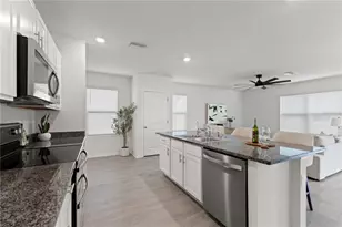 10823 Trailing Vine Dr, Tampa, FL 33610 - Photo 12