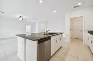 6335 Ten Acre Ct, Zephyrhills, FL 33541 - Photo 8
