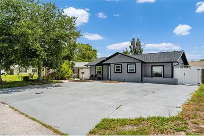 1305 29th Street W, Bradenton, FL 34205 - Photo 2