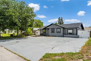 1305 29th St W, Bradenton, FL 34205 - Photo 2