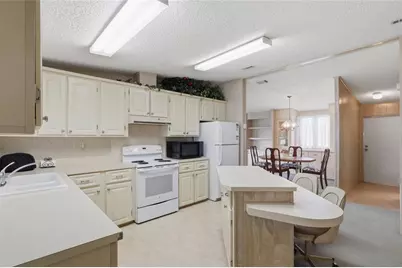 36642 Lakewood Drive, Zephyrhills, FL 33542 - Photo 4