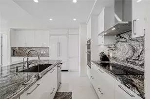 301 1st St S, Saint Petersburg, FL 33701 - Photo 6