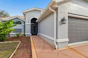 9376 French Quarters Cir, Weeki Wachee, FL 34613 - Photo 6
