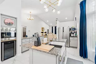 9376 French Quarters Cir, Weeki Wachee, FL 34613 - Photo 20
