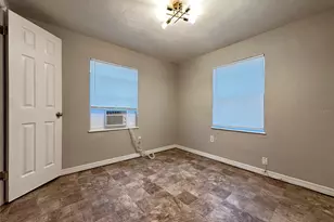 4111 28th St N, Saint Petersburg, FL 33714 - Photo 8
