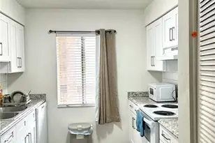 7531 Pitch Pine Cir, Tampa, FL 33617 - Photo 10