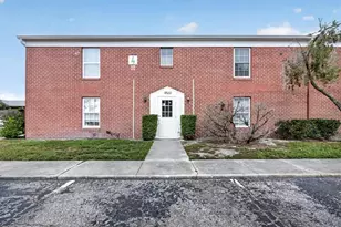 8522 10th St N, Saint Petersburg, FL 33702 - Photo 1