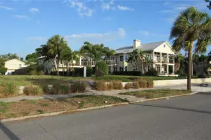 1817 Beach Dr SE, Saint Petersburg, FL 33705 - Photo 10