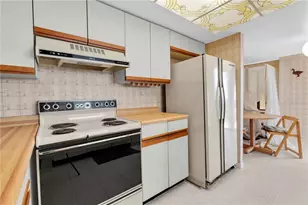 7600 Bayshore Dr, Treasure Island, FL 33706 - Photo 10
