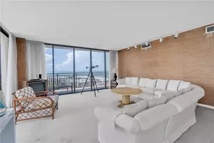 7600 Bayshore Dr, Treasure Island, FL 33706 - Photo 6