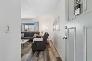7210 N Manhattan Ave, Tampa, FL 33614 - Photo 2