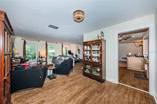 5230 Venetian Blvd NE, Saint Petersburg, FL 33703 - Photo 6