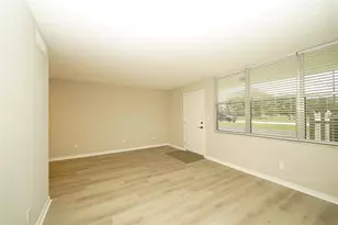 4705 1st St NE, Saint Petersburg, FL 33703 - Photo 4