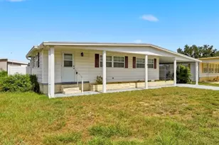 5417 Amanda St, Zephyrhills, FL 33542 - Photo 2