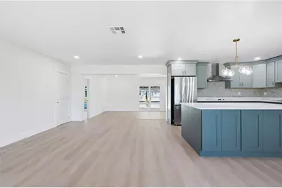 9460 Treasure Lane NE, Saint Petersburg, FL 33702 - Photo 8