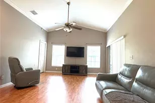 902 E Tomlin St, Plant City, FL 33563 - Photo 2