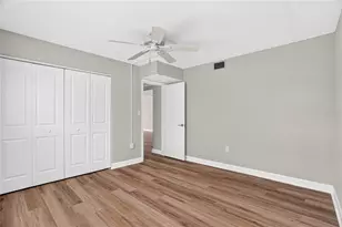 4570 Overlook Dr NE, Saint Petersburg, FL 33703 - Photo 22