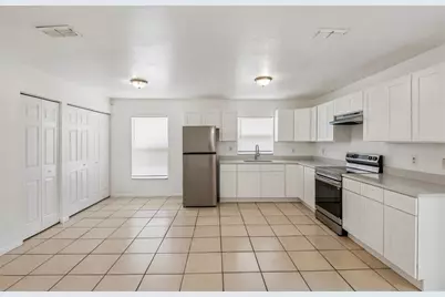 3808 Whittier Street, Tampa, FL 33619 - Photo 4