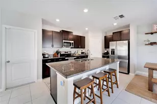 403 Royal Empress Dr, Ruskin, FL 33570 - Photo 14