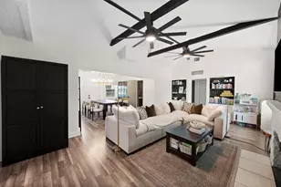 2235 5th St S, Saint Petersburg, FL 33705 - Photo 4