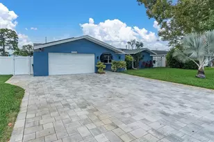 13179 Dorchester Dr, Seminole, FL 33776 - Photo 1