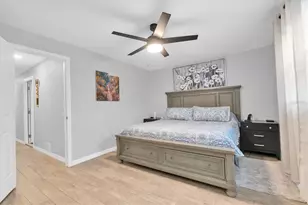 13179 Dorchester Dr, Seminole, FL 33776 - Photo 20