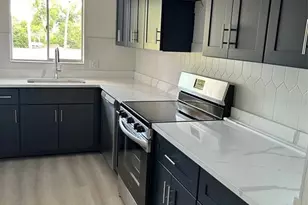 4520 Overlook Dr NE, Saint Petersburg, FL 33703 - Photo 8