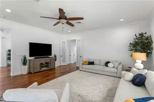 2113 Climbing Ivy Dr, Tampa, FL 33618 - Photo 24