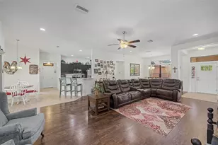 27928 Austin Woods Dr, Dade City, FL 33525 - Photo 8