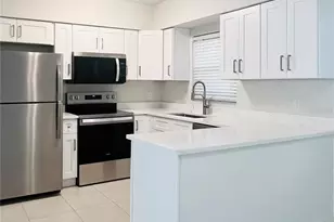 300 Venetian Dr, Clearwater, FL 33755 - Photo 8