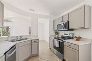 13102 Early Run Ln, Riverview, FL 33578 - Photo 8