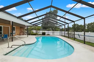 2942 Clubhouse Dr W, Clearwater, FL 33761 - Photo 2