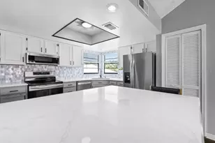 609 Lively Dr, Sun City Center, FL 33573 - Photo 8
