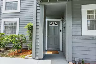11942 Skylake Pl, Tampa, FL 33617 - Photo 2
