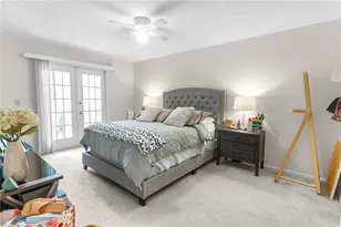 11942 Skylake Pl, Tampa, FL 33617 - Photo 12