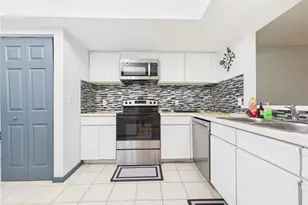11239 Cedar Hollow Ln, Tampa, FL 33618 - Photo 14