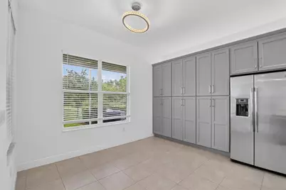 31142 Lindentree Drive, Wesley Chapel, FL 33543 - Photo 10