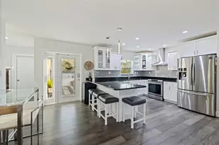 200 Park St N, Saint Petersburg, FL 33710 - Photo 6