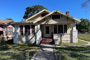 1511 19th Ave S, Saint Petersburg, FL 33705 - Photo 1